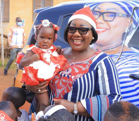 Côte d’Ivoire : Anne Ouloto comble les enfants et les familles avec sa caravane de Noël 